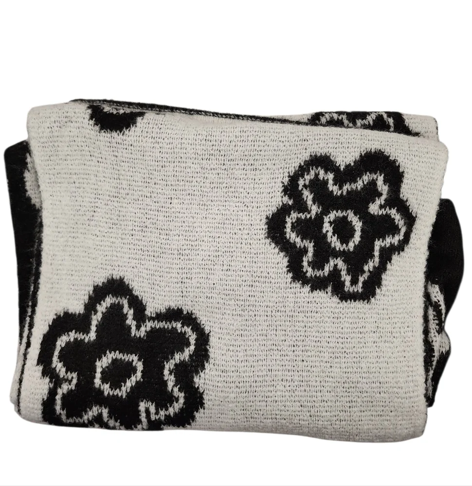 American Eagle Oversized Black And White‎ Flower Scarf Nwt